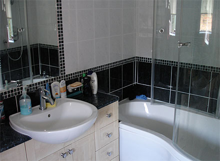 photograph of a bathroom tiled by Versa Tile Ceramics
